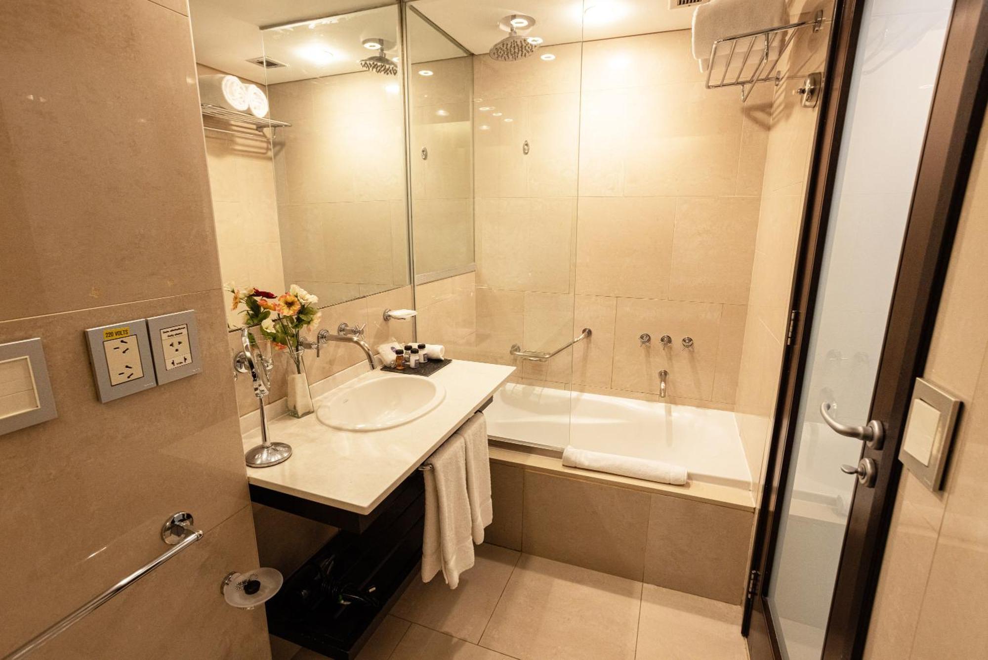 Libertador Hotel Buenos Aires Ngoại thất bức ảnh Bathroom