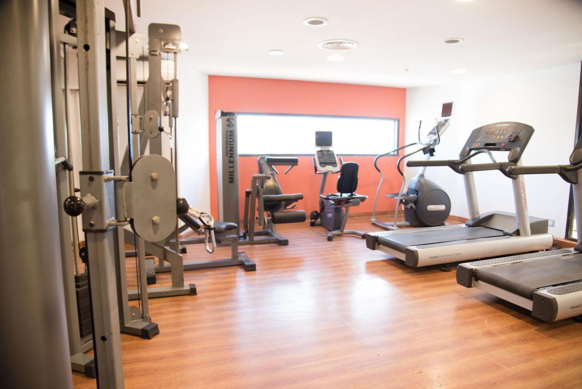 Libertador Hotel Buenos Aires Ngoại thất bức ảnh A typical gym